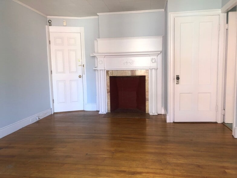 Building Photo - 31 Deering St