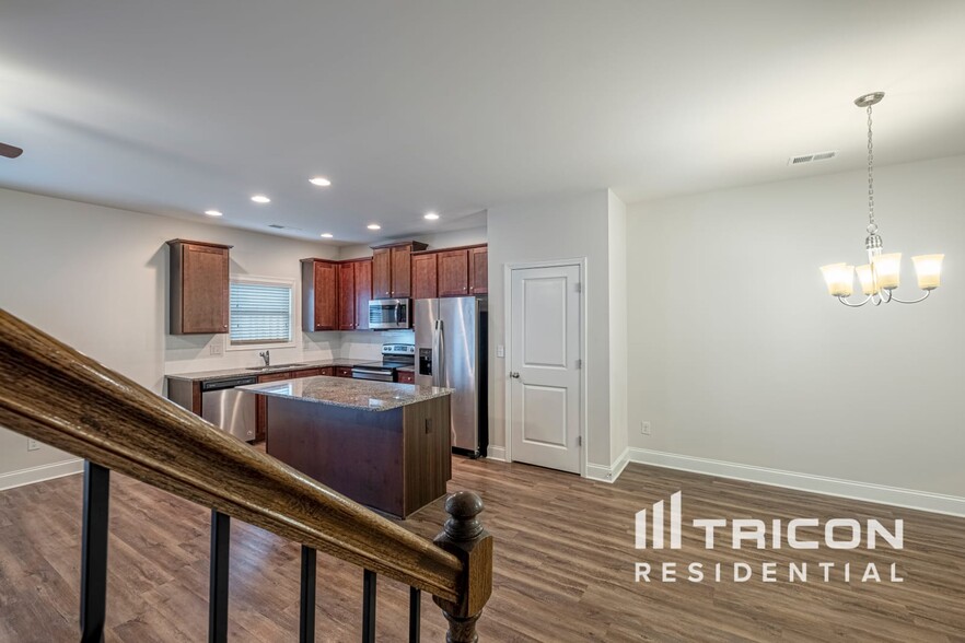 Building Photo - 1492 Silver Charm Ln