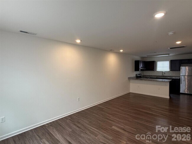 Building Photo - 2021 Oakdale Rd