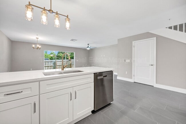 Building Photo - 37 SE 15th Terrace