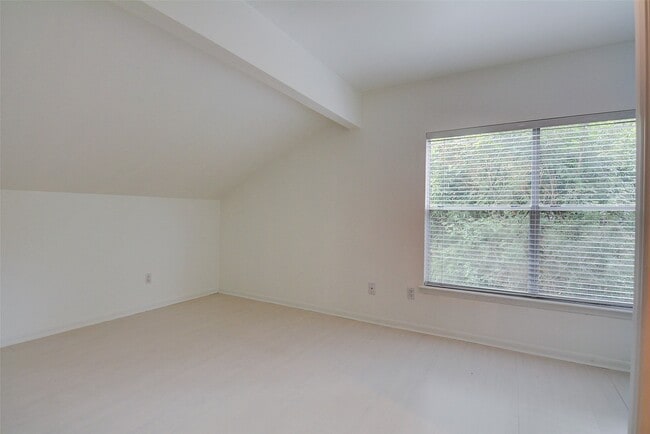 Building Photo - 10 E Indian Sage Cir