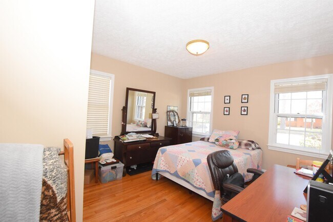 Building Photo - 601 Huske St
