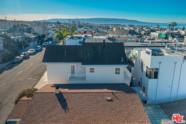 Building Photo - 1125 Manhattan Ave