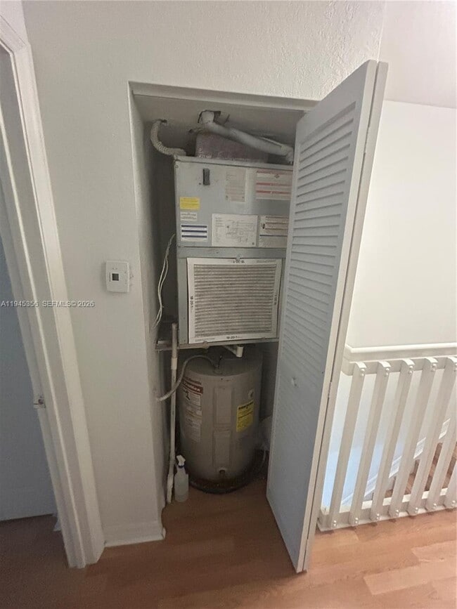 Building Photo - 1916 Alamanda Way