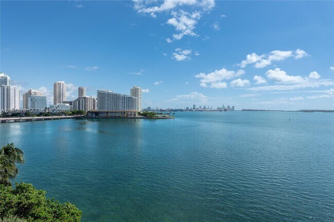Building Photo - 1155 Brickell Bay Dr