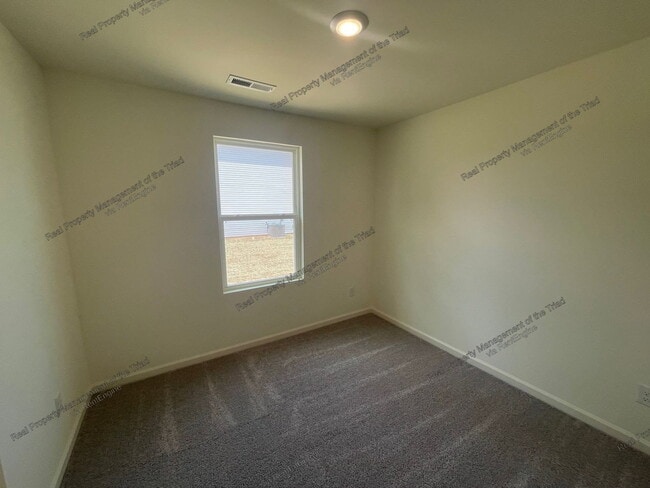 Building Photo - 305 Pearson Dr