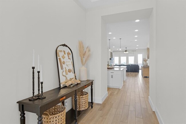 Building Photo - 378 Carpenter Hill Dr