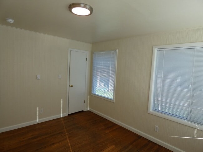 Building Photo - 822 E Seventh - Central Charmer