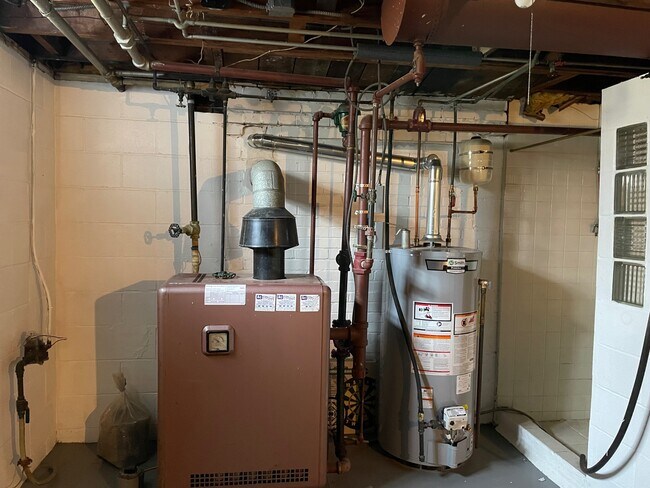 Building Photo - 4517 Lincoln Ave