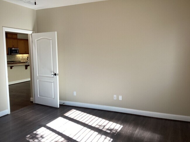 Building Photo - Beautiful Newer Rice Ranch Single Story Ho...
