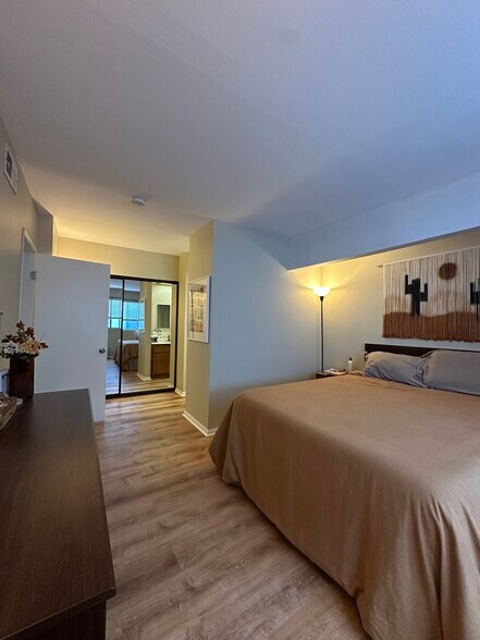 Building Photo - 4385 Georgia St