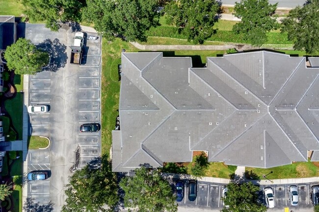 Building Photo - 14304 Fredricksburg Dr