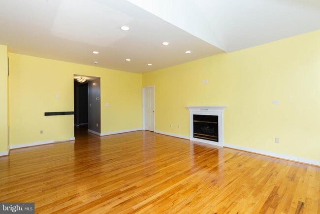 Building Photo - 180 Muirfield Ct