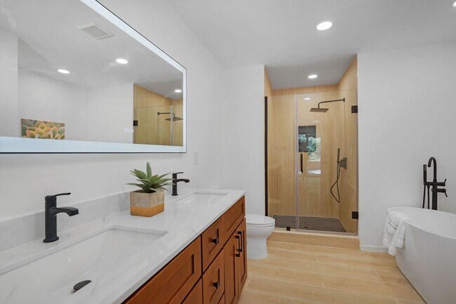 Building Photo - Fully Renovated Orinda Home for Rent, Avai...