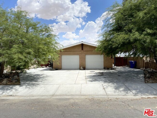 Building Photo - 6587 Oasis Ave