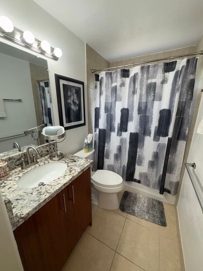 Building Photo - Furnished 2 bed, 2 bath in Alii Lani