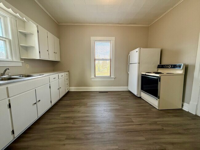 Kitchen - 107 Clark St