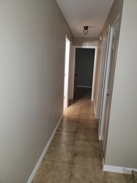 Primary Photo - 1041 North Ave