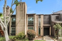 Building Photo - 2256 Gemini St