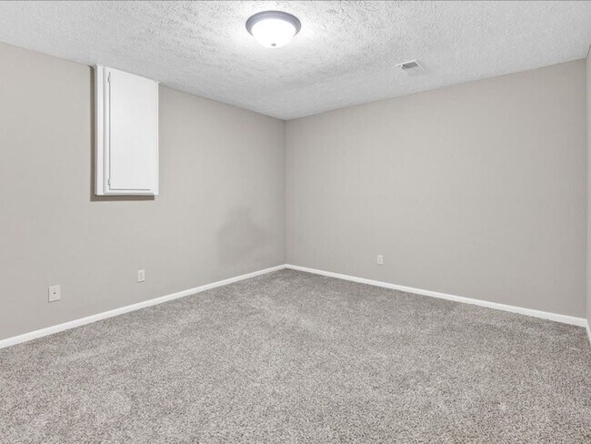 Building Photo - 3 bedroom 2 bath house in a great location!