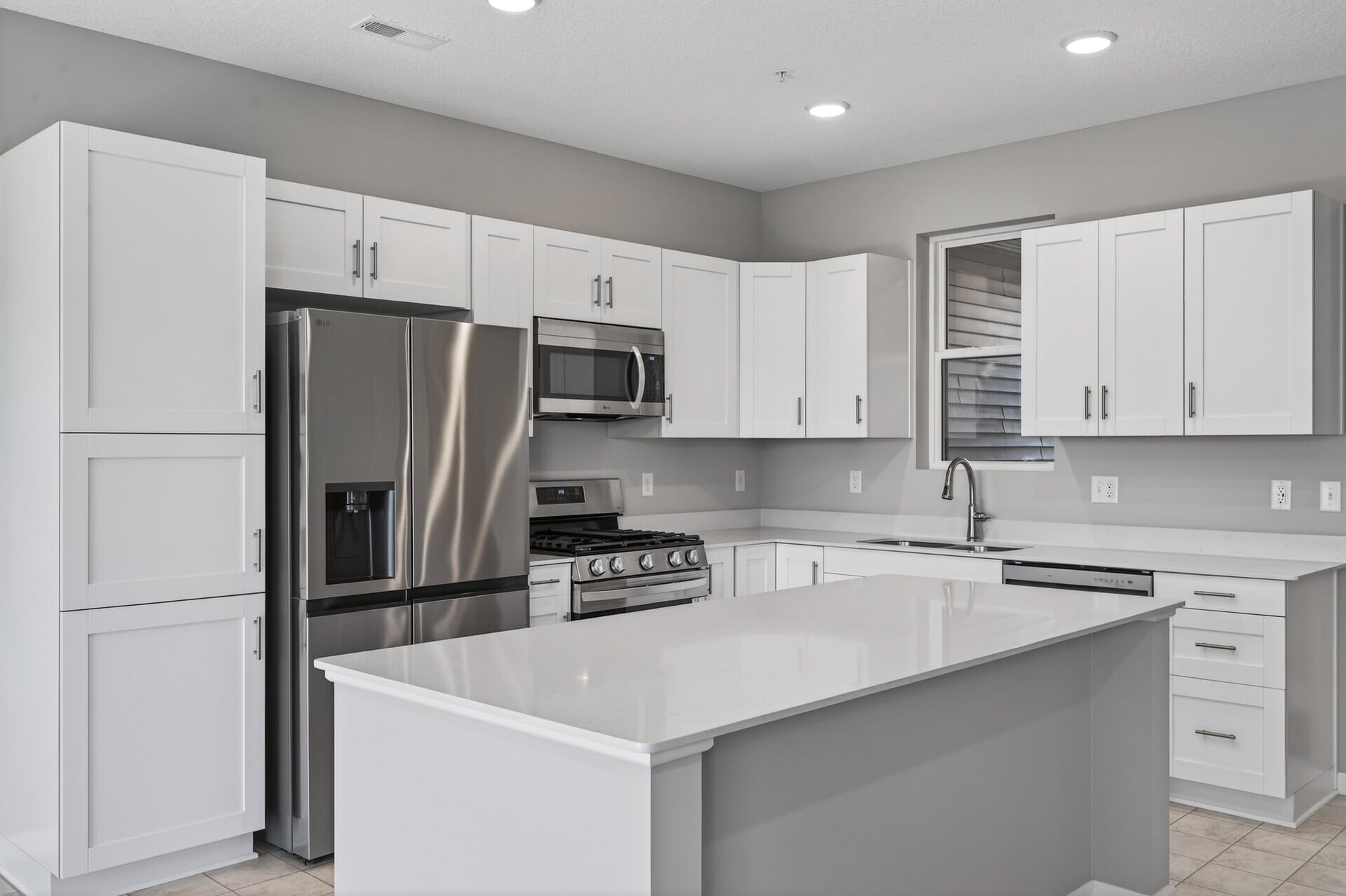 Building Photo - 14876 Willemite Way NW