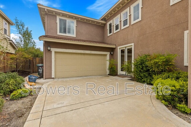 Building Photo - 2512 Piccadilly Cir