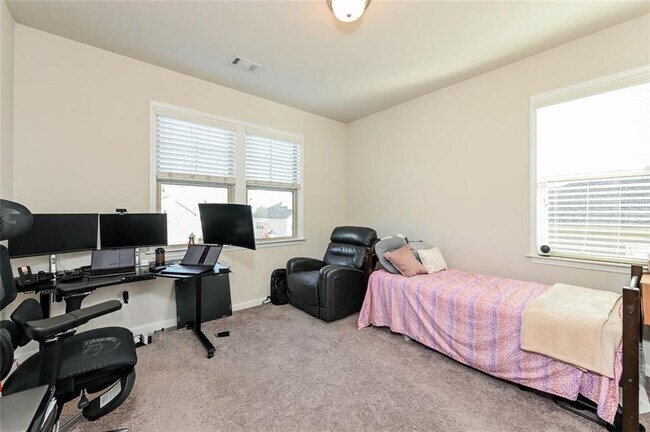 Building Photo - 4245 Grandview Pointe Wy