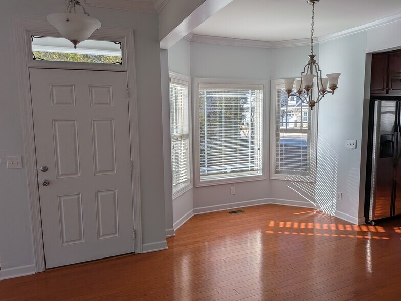 Building Photo - 927 Kensington Park Rd