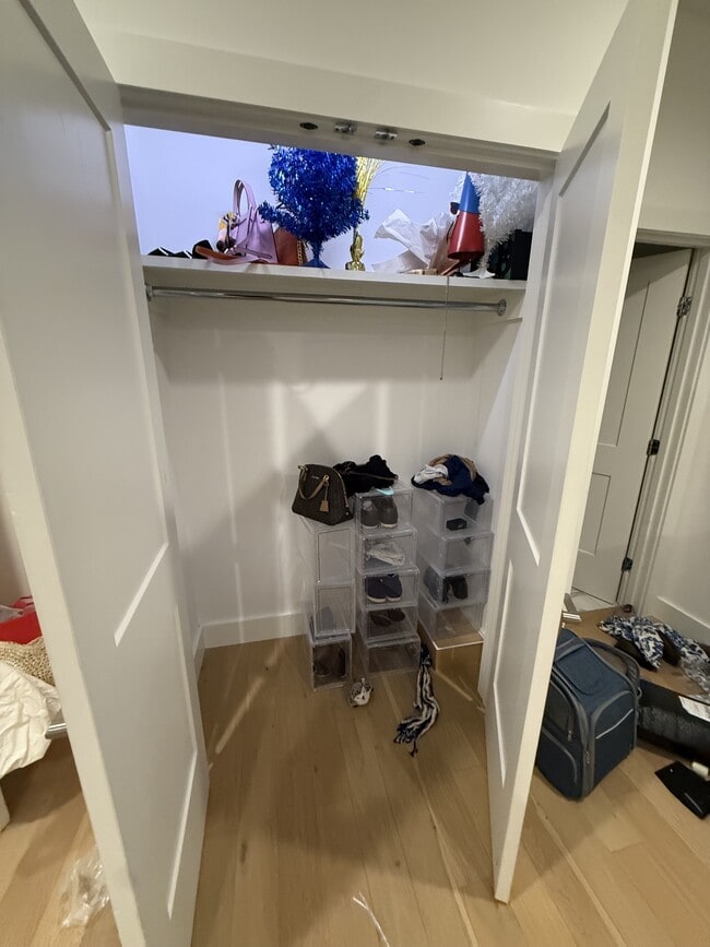 Building Photo - 946 Saratoga St