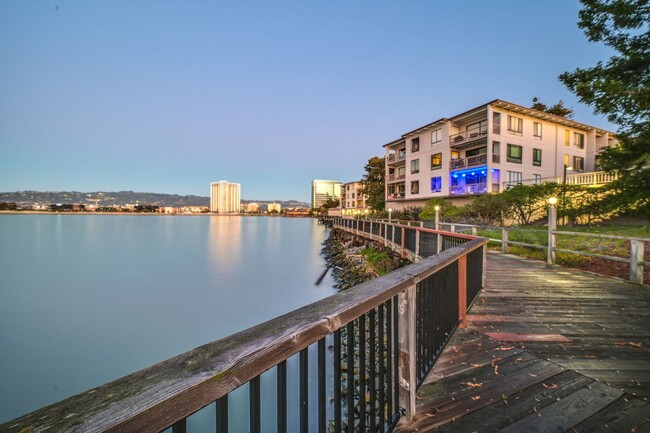 Building Photo - Breathtaking Bay, Lagoon, Marina & Sunset ...