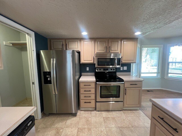 Building Photo - 3 Bed 2.5 Bath in Boise!