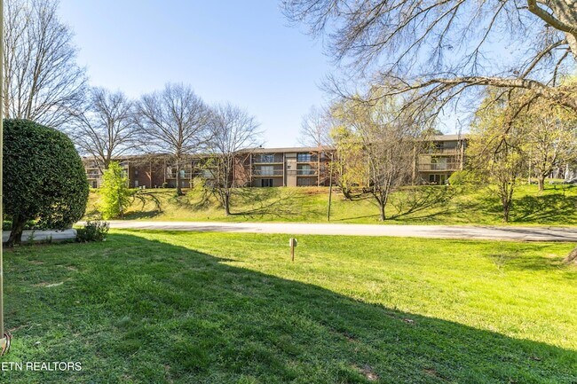 Building Photo - 431 Canberra Dr