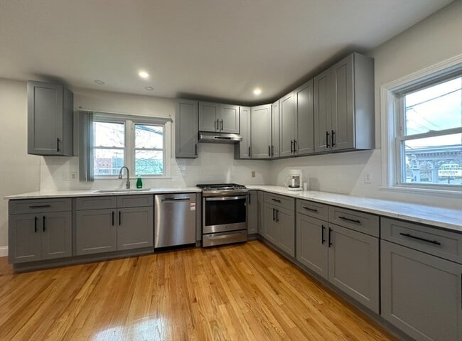 Building Photo - 31 Francis Ave