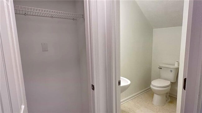 Building Photo - 6243 Shoreview Cir