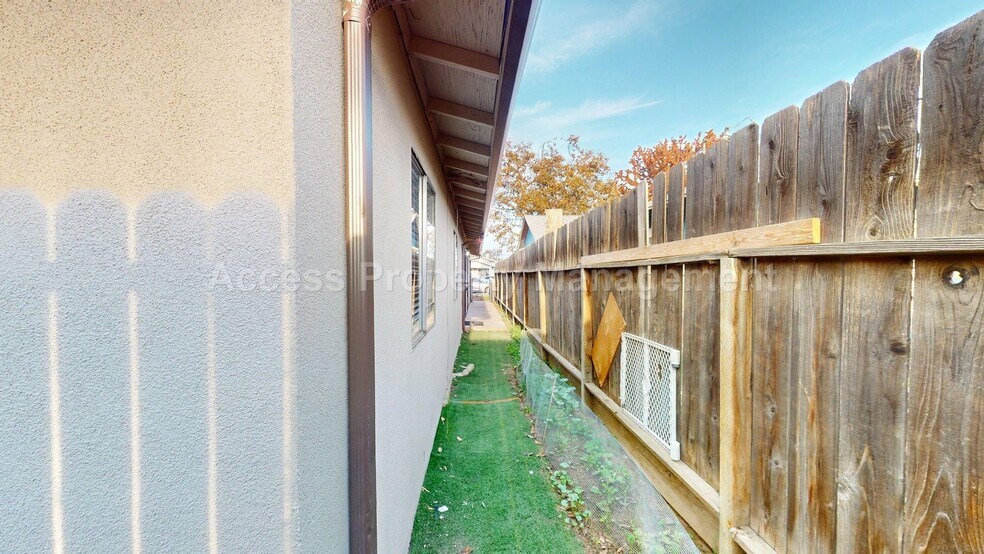 Building Photo - 709 2nd St