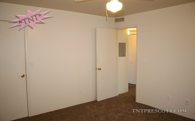 Building Photo - 4601 N Carla Vista Dr