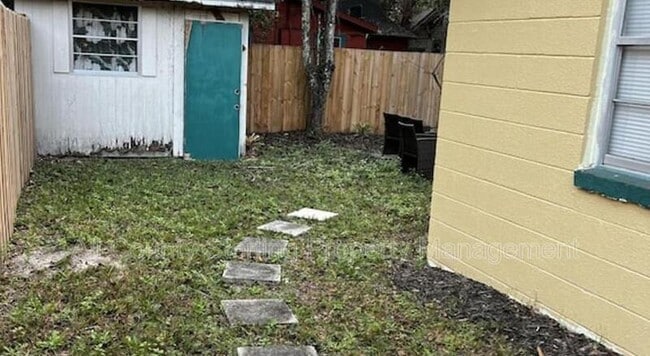 Building Photo - 521 SE 14th Terrace