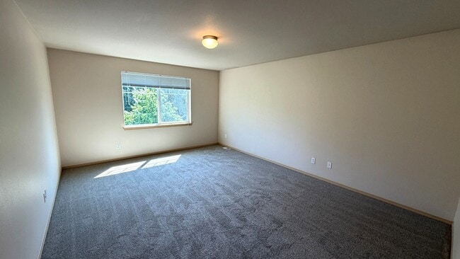 Building Photo - Beautifully Updated 3 Bedroom + Loft Home with New A/C