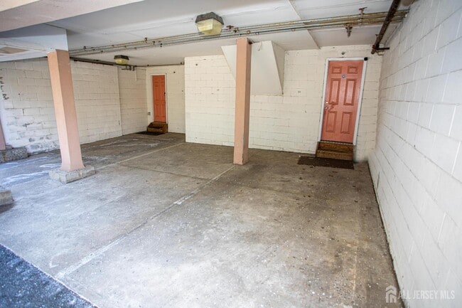 Building Photo - 124 Adamecs Way