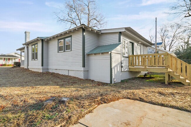 Building Photo - 1703 Lowder St