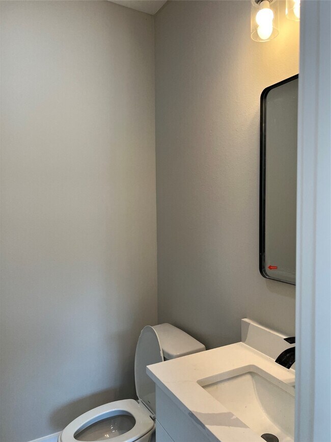 Building Photo - 2603 Piemonte Ave