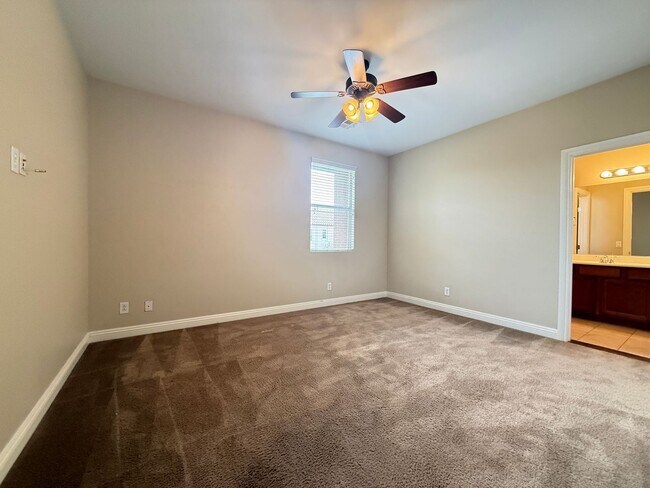 Building Photo - 116 Augusta Course Ave