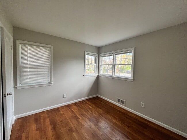 Building Photo - 7908 Wellington Rd