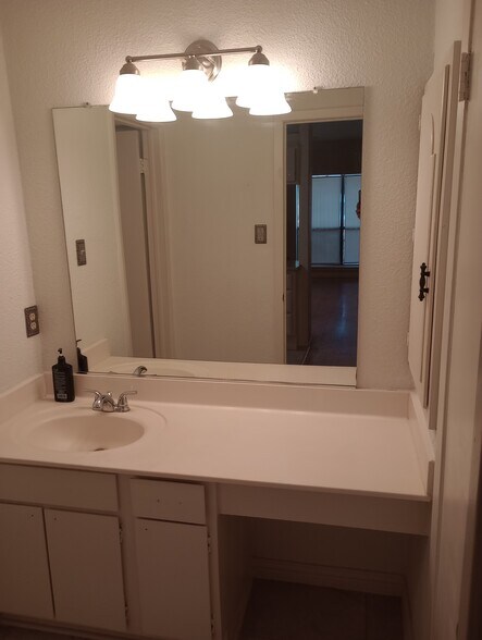 Building Photo - 7152 Fair Oaks Ave