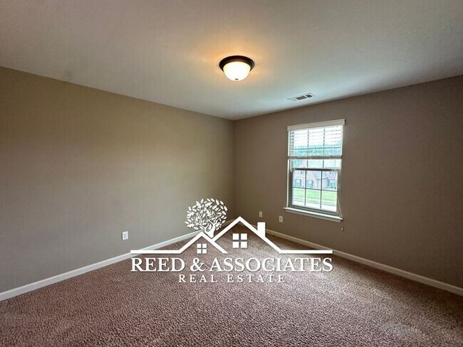 Building Photo - Luxurious Bartlett Home. ZONED Bartlett School Districts! DON'T MISS OUT!