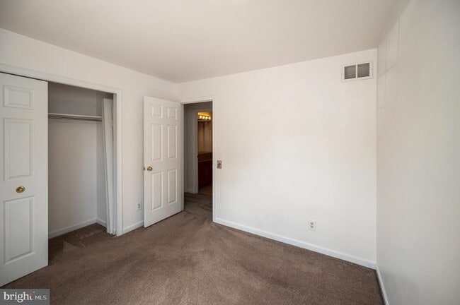 Building Photo - 17 Banbury Ct