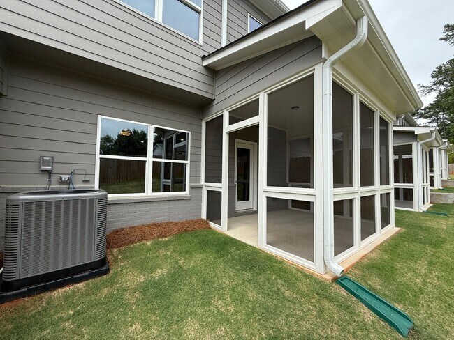 Building Photo - Spacious Brand New 4BR Townhome in Norcross