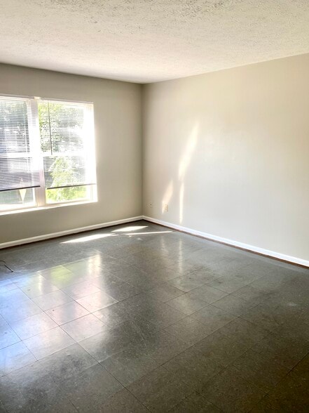 Building Photo - 2409 Rowan St