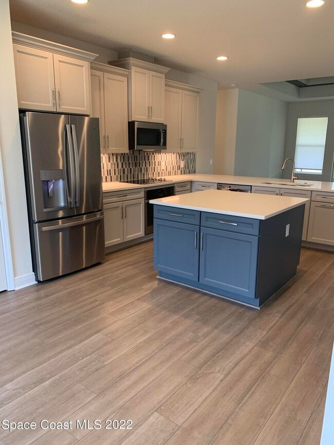 Building Photo - 1893 Killian Dr