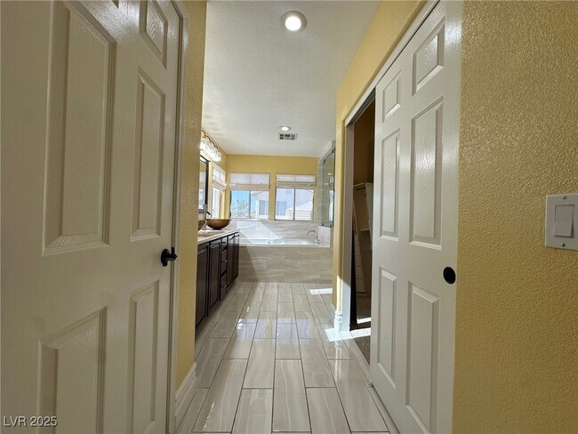 Building Photo - 7944 Quail Harbor St
